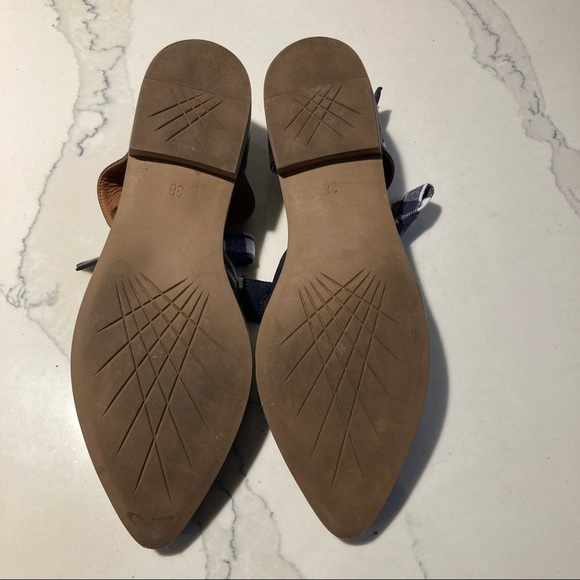 BUENO Sz 38 Leather Pointy Sandals with Gingham Bow in Navy - Picture 8 of 10